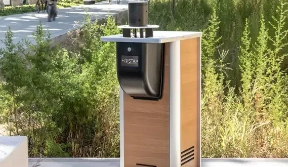 Borne anti-moustiques à CO2 installée dans un espace vert